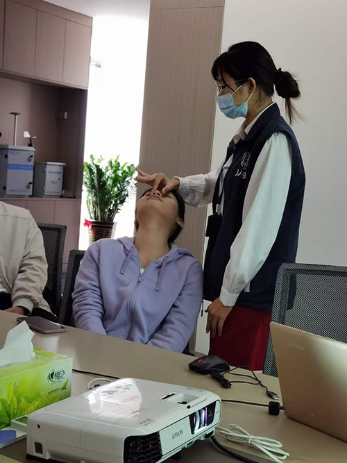 人工呼吸實(shí)踐操作演示