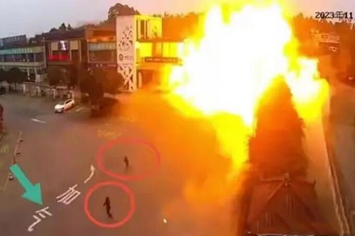 四川雅安一油罐車爆燃事故